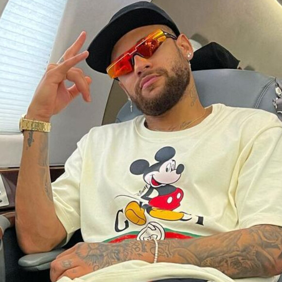 Neymar ironiza críticas ao deixar o Brasil após Réveillon, em 2 de janeiro de 2021