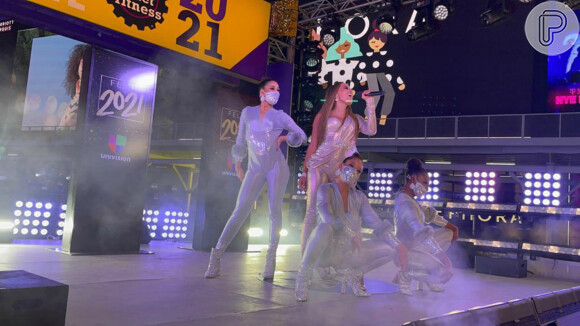 Anitta comemorou o início de 2021 no hotel com sua equipe após o show em NY