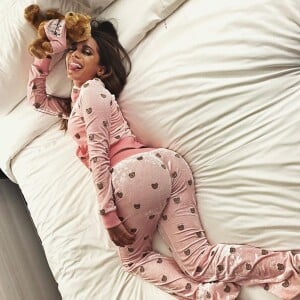 Anitta teve seu quarto de hotel descoberto do por fã, que deu um susto na cantora