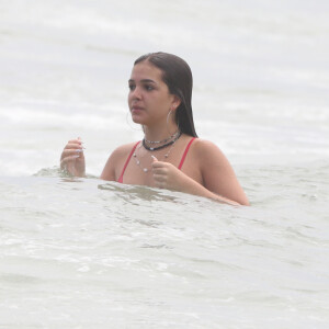 Mel Maia mergulhou em praia do Rio em dia de forte sol