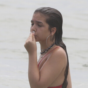 Mel Maia tomou banho de mar em praia do Rio