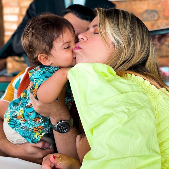 Marília Mendonça se divertiu diante da reação do filho antes de jantar