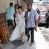 Kim Kardashian e Kanye West serão pais de uma menina. As informações são da revista 'Us Weekly' do último sábado, 23. A socialite desfilou o barrigão enquanto estava passeando pelo Rio