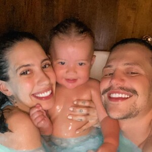 Saulo Poncio acordou Gabi Brandt para entregar seu primeiro presente de aniversário a impressionou com um lanche de fast-food: 'Estou muito mais feliz'