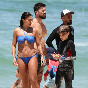 Juliana Paes valorizou corpo torneado com biquíni frente única e calcinha tipo cortininha