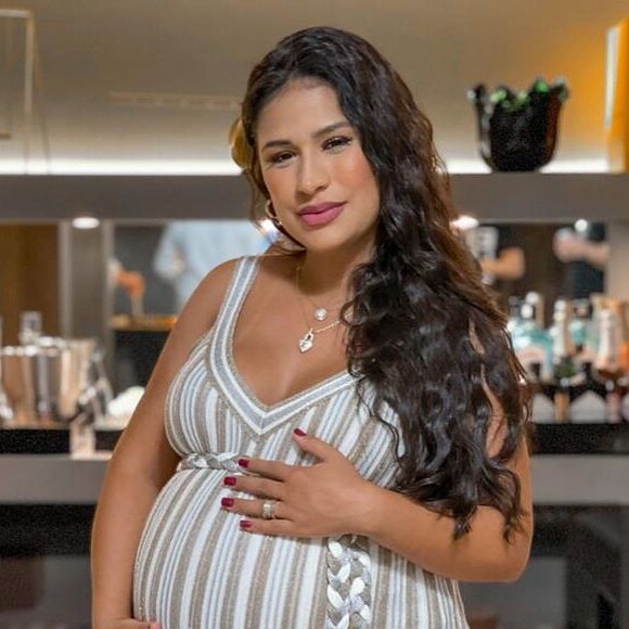 Simone, da dupla com Simaria, espera uma menina que se chamará Zaya