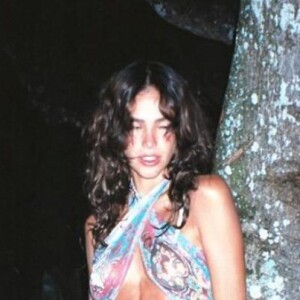 Bruna Marquezine faz fotos com novo look queridinho