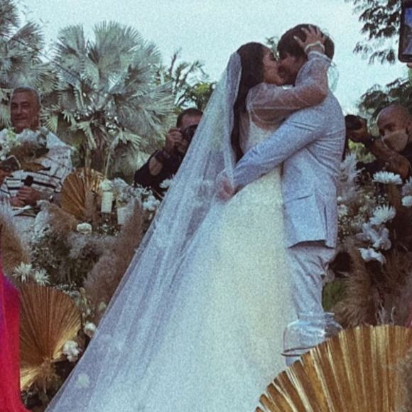 Jade Seba usou um vestido duplo para o casamento com Bruno Guedes