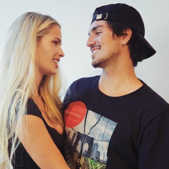 Yasmin Brunet e Gabriel Medina assumiram o namoro em abril de 2020