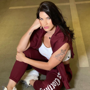 Andressa Suita aposta em conjunto de moletom da marca Baw