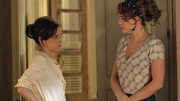 'Império': Cristina ouve Cora xingar Eliane e confessar desejo por Zé Alfredo
