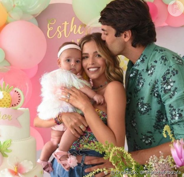 Carol Dias e Kaká fazem festa nos 4 meses da filha, Esther