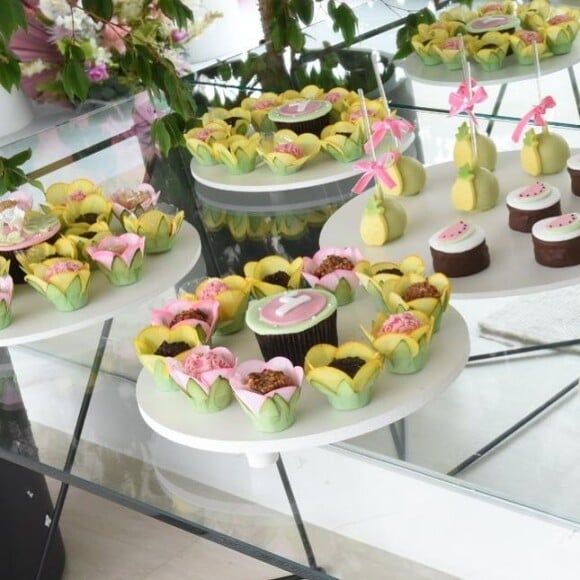 Carol Dias mostra decoração da festa de 4 meses da filha