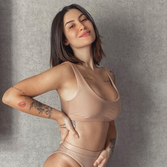 Bianca Andrade postou foto de lingerie exibindo o corpo na 16ª semana de gravidez