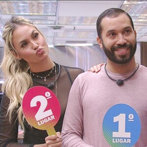 'BBB 21': Sarah critica Lumena para Gilberto: A Lumena encrenca com todo mundo que é loira. Desculpa falar, mas é verdade. Ela encrenca com quem tem cabelo loiro e pele branca'