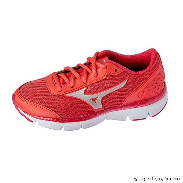 Tênis esportivo da Mizuno é opção para look