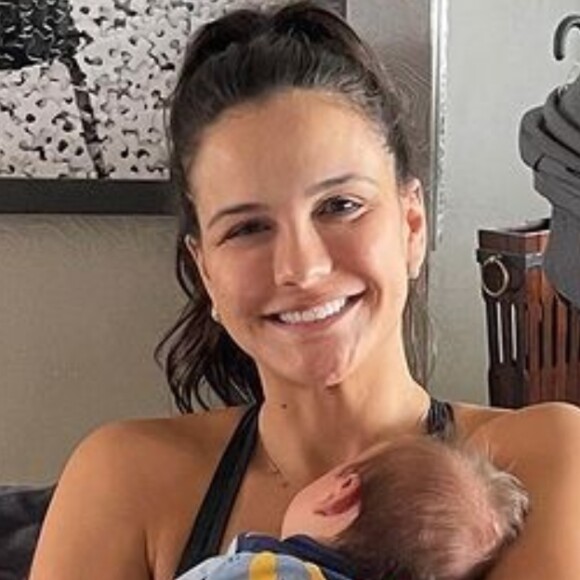 Filho de Malvino Salvador aprende a lutar com 1 mês de vida