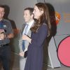 Kate Middleton visita centro de treinamento em Londres e exibe barriguinha de gravidez. Mulher do Príncipe William está grávida pela segunda vez