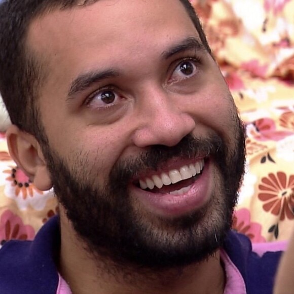 'BBB 21': Gilberto relata experiência sexual com um amigo e um casal: 'Eu fiquei com o menino e ele com a menina Foi uma loucura'