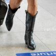 Juliana Paes elegeu uma bolsa da grife Christian Dior
