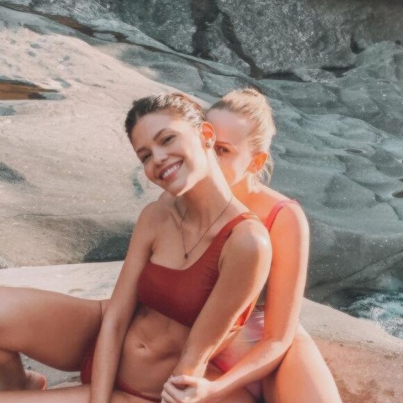 Vitória Strada e Marcella Rica estão noivas