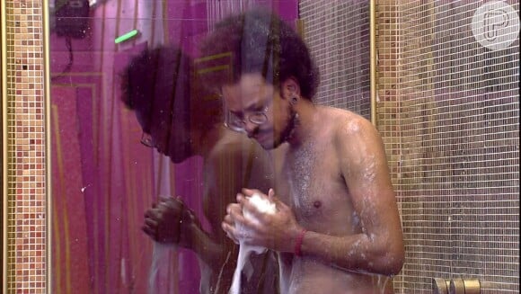 No 'BBB 21', João Luiz tomou 46 banhos em 42 dias de programa