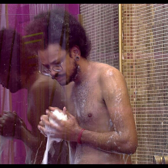 No 'BBB 21', João Luiz tomou 46 banhos em 42 dias de programa
