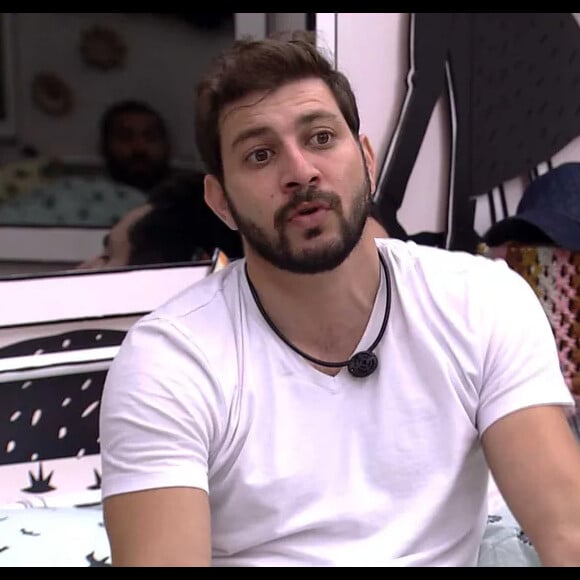 'BBB 21': Caio discute com Rodolffo, ameaça deixar reality e vira meme na web. 'De novo?'