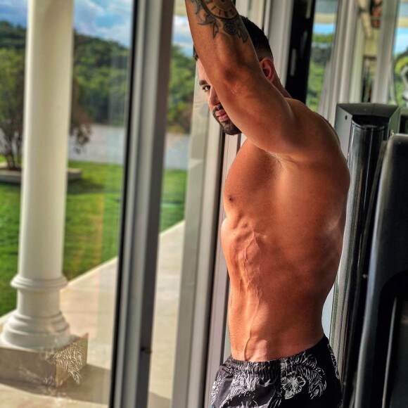 Gusttavo Lima foi morar em um apartamento após se separar de Andressa Suita