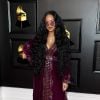 A cantora H.E.R. apostou nos tons de roxo marcante para o look do Grammy 2021