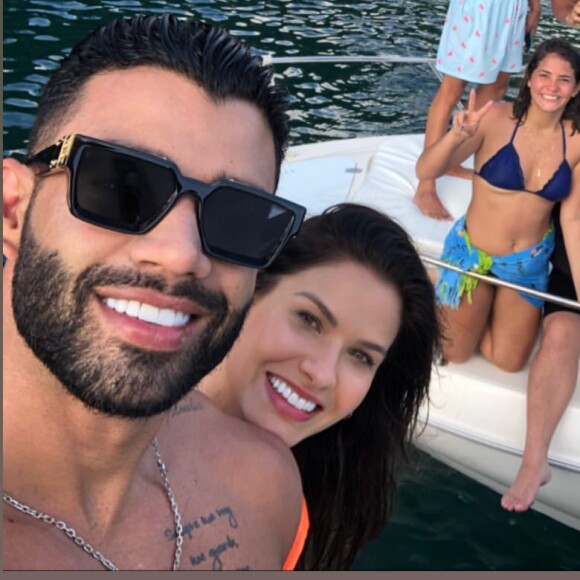 Gusttavo Lima e Andressa Suita já foram flagrados juntos por uma fã durante um passeio de barco