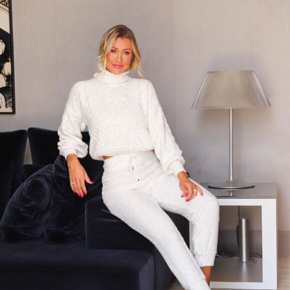 Comfy e estilosa, Ana Paula aposta em look todo branco