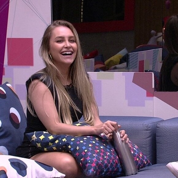 Postura de Carla Diaz, no 'BBB 21', diante de Arthur foi comentada por Xuxa