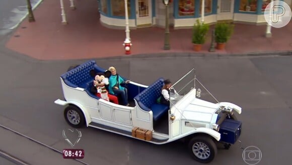 Ana Maria Braga chega em carro especial com o Mickey para apresentar 'Mais Você' direto da Disney