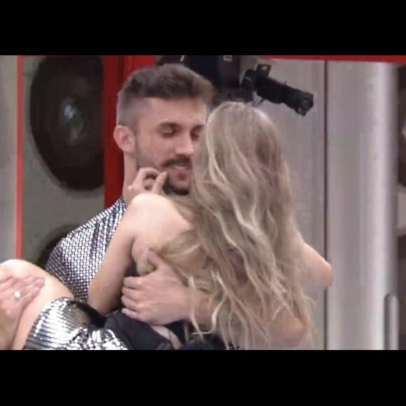 No 'BBB 21', Arthur se declarou para Carla Diaz: 'Estou apaixonado'