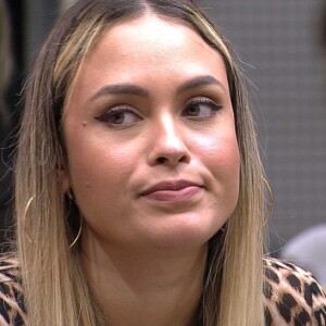 'BBB 21': Sarah teve voto em Juliette revelado por brincadeira 'dedo-duro' ao vivo