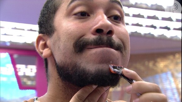'BBB 21': Gilberto tirou a barba e foi elogiado por Juliette