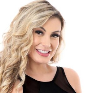 Andressa Urach fez tatuagens nas coxas para cobrir cicatrizes do hidrogel, mas pontuou: 'elas estão aqui para me lembrar do meu limite'estão aqui para me lembrar do meu limite