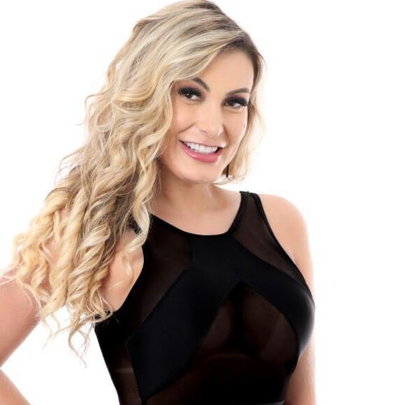 Andressa Urach fez tatuagens nas coxas para cobrir cicatrizes do hidrogel, mas pontuou: 'elas estão aqui para me lembrar do meu limite'estão aqui para me lembrar do meu limite