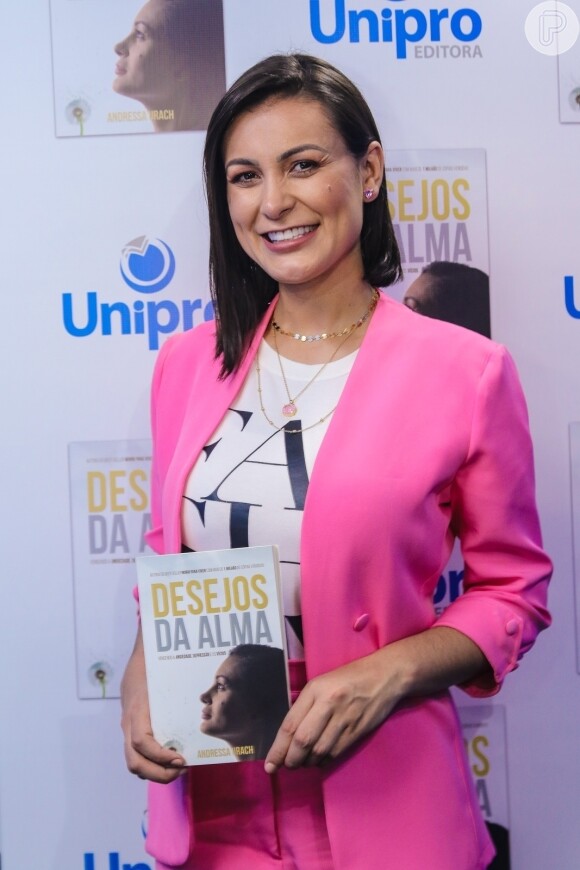 Andressa Urach chegou a lançar livro sobre a vida como uma recém-convertida, 'Desejos da Alma'