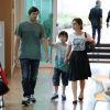 Adriana Esteves e Vladimir Brichta são clicados em shopping do Rio com o filho, nesta sexta-feira, 14 de novembro de 2014