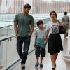 Adriana Esteves e Vladimir Brichta são clicados em shopping do Rio com o filho, nesta sexta-feira, 14 de novembro de 2014
