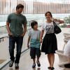 Adriana Esteves e Vladimir Brichta são fotografados em shopping do Rio com o filho, nesta sexta-feira, 14 de novembro de 2014