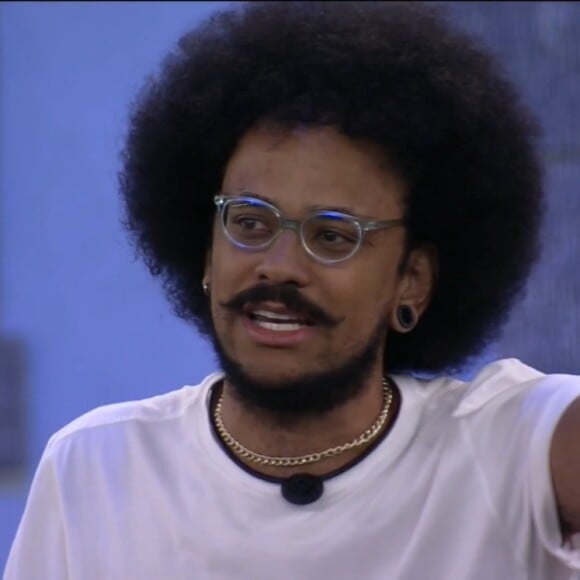 'BBB 21': João expôe Rodolffo por comparação entre seu cabelo e a peruca do Monstro Idade de Pedra no Jogo da Discórdia