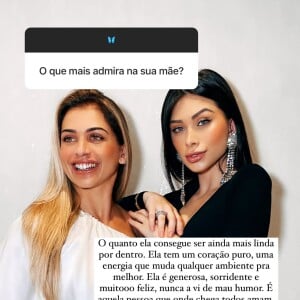 Flavia Pavanelli aparece morena em foto com a mãe, e semelhança impressiona