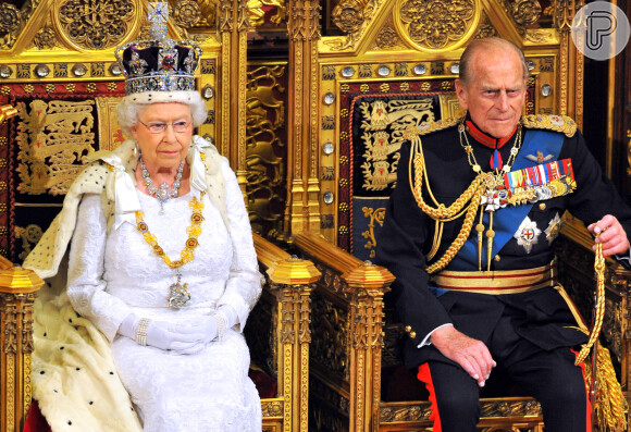 Em entrevista, Rainha Elizabeth II já revelou que sentiu amor à primeira vista por príncipe Philip