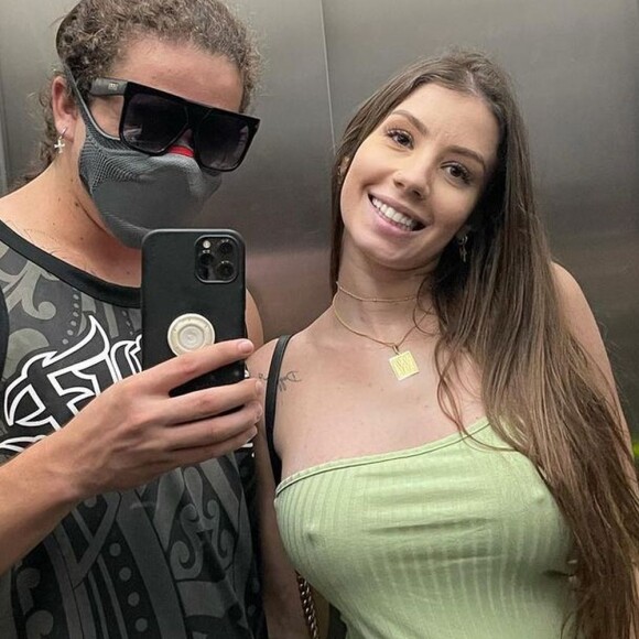 Whindersson Nunes mostrou a barriga de gravidez da noiva, Maria Lina