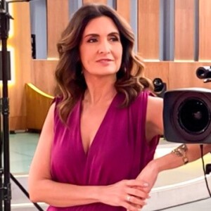 Fátima Bernardes faz anotações em livros antirracistas para estudo diário