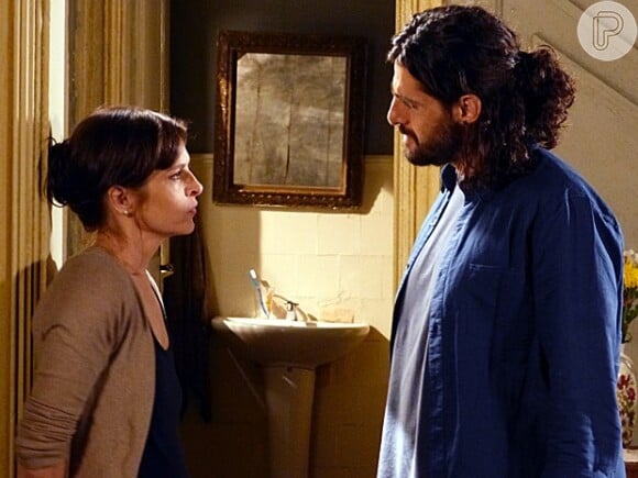 Cora (Drica Moraes) pede que Jairo (Julio Machado) ajude-a a se livrar do corpo de Fernando (Erom Cordeiro), após matar o advogado, em 'Império"