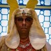 Novela 'Gênesis': faraó (André Ramiro) causa repulsa nos convidados com seu rosto cheio de manchas